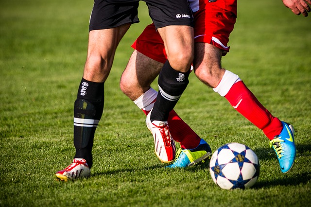 futbalisti a lopta.jpg